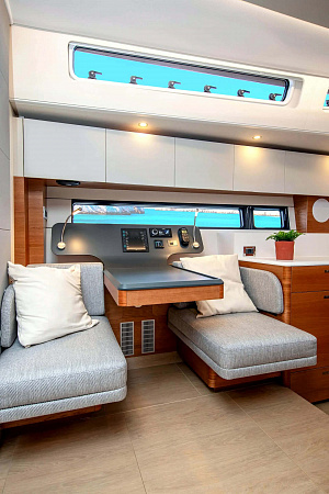 Парусная яхта Hanse 590